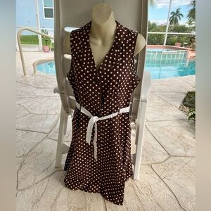 Sleeveless, button down front, wide collar, belted dress